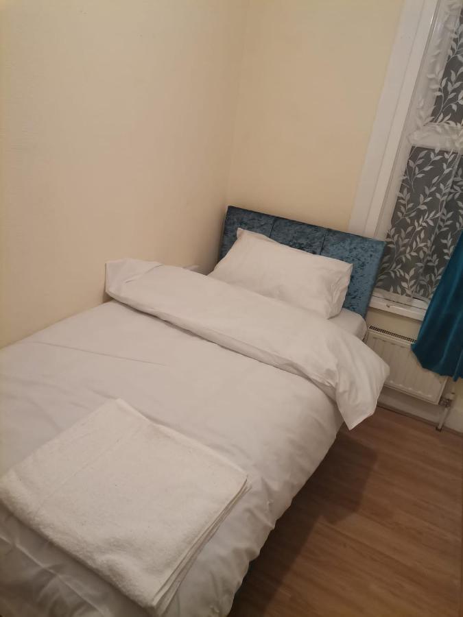 Quarto em Acomodações Particulares Single Near Seven Kings Train Station Londres